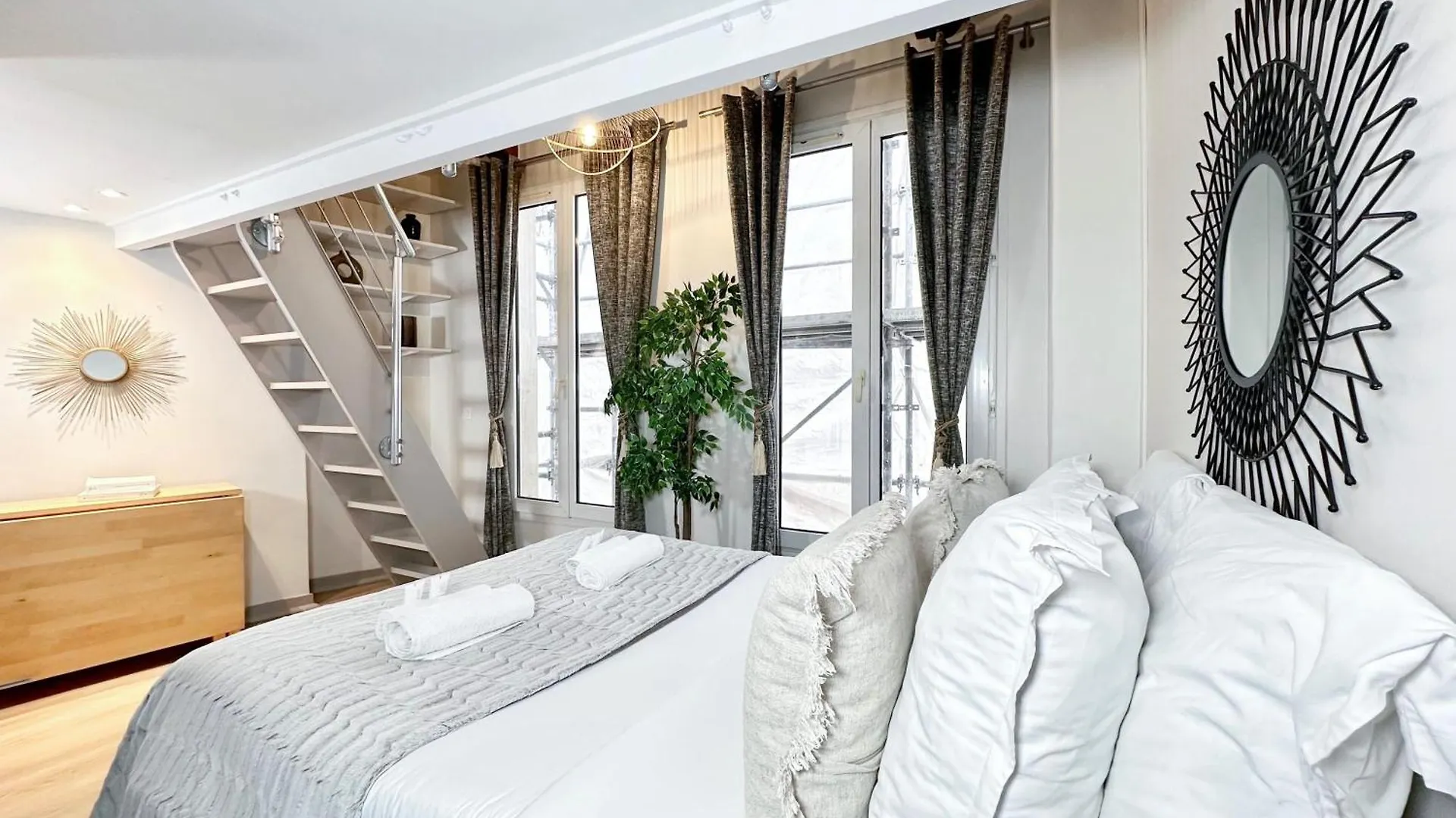 Апартаменты Stylish Duplex In Front Of Buttes-Chaumont Париж 0*,  Франция