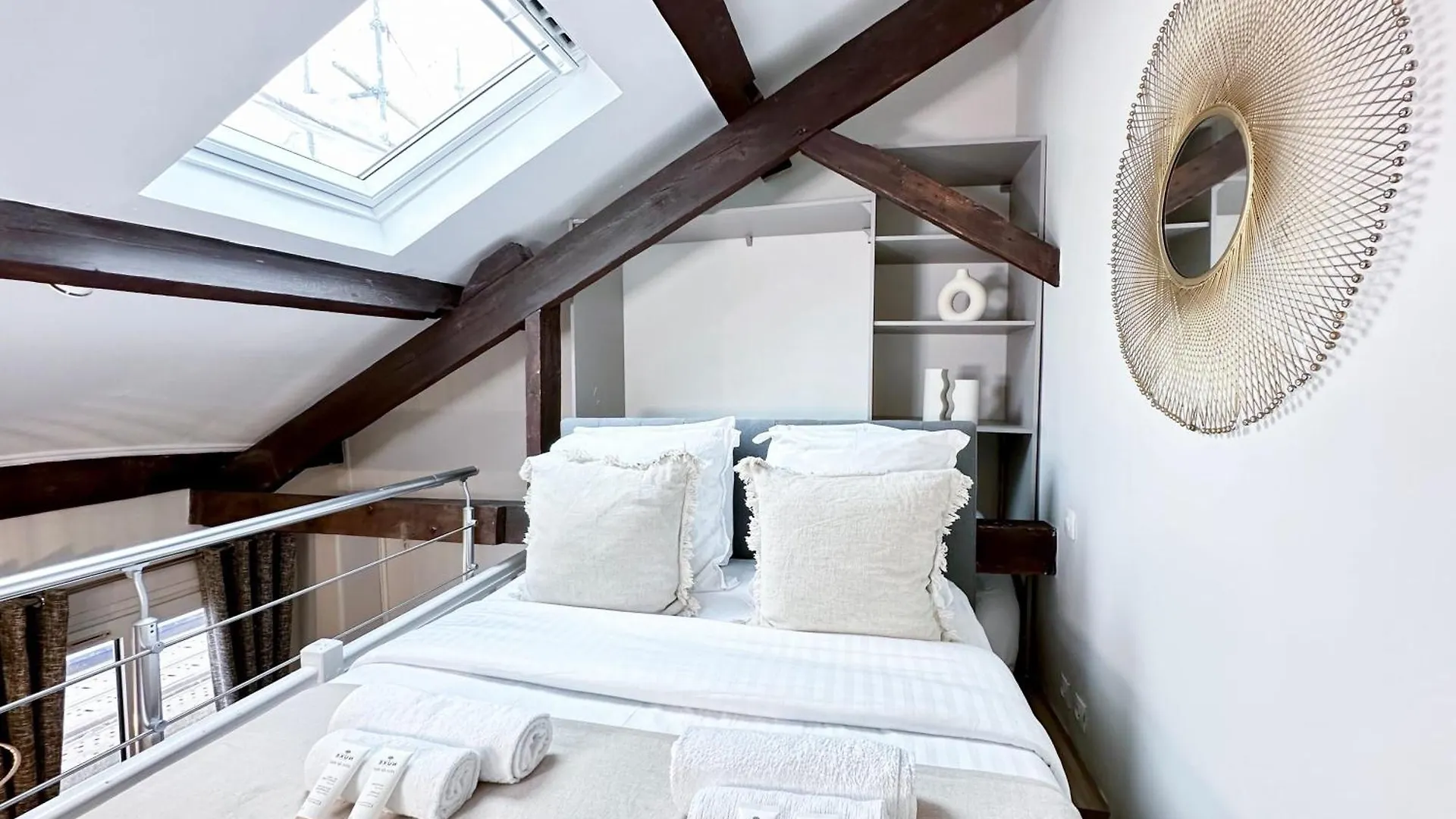 Stylish Duplex In Front Of Buttes-Chaumont Lägenhet Paris 0*,