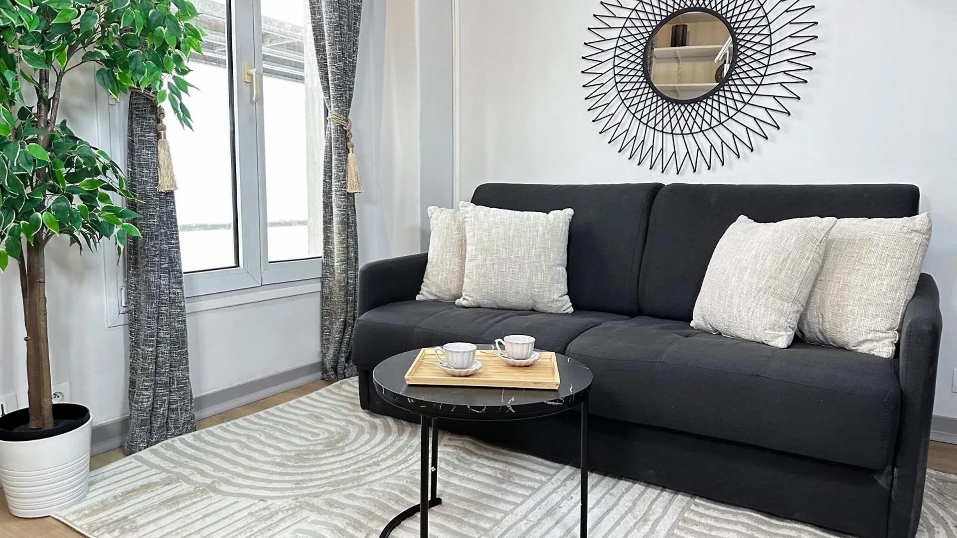 Apartament Stylish Duplex In Front Of Buttes-Chaumont Paryż 0*,  Francja