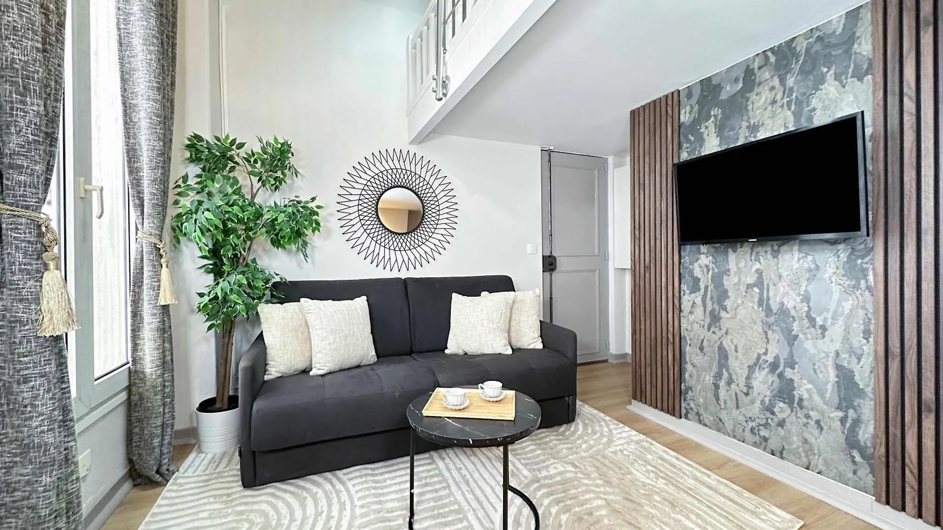 Stylish Duplex In Front Of Buttes-Chaumont Lägenhet Paris Frankrike